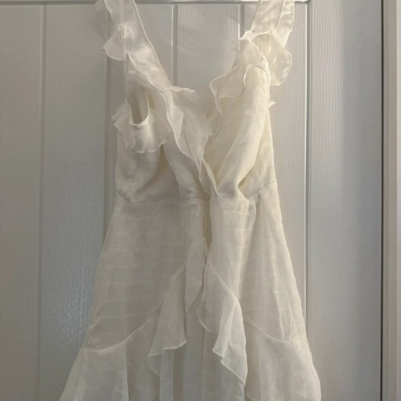 Chic Backless White Dress - Picture 1 of 1